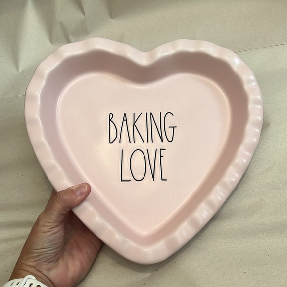Rae dunn ‘baking love’ cake pan - Picture 3 of 3